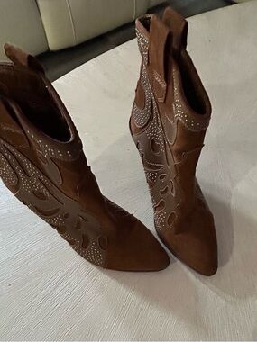 Embellished Brown Suede Pointed-Toe Heeled Boots